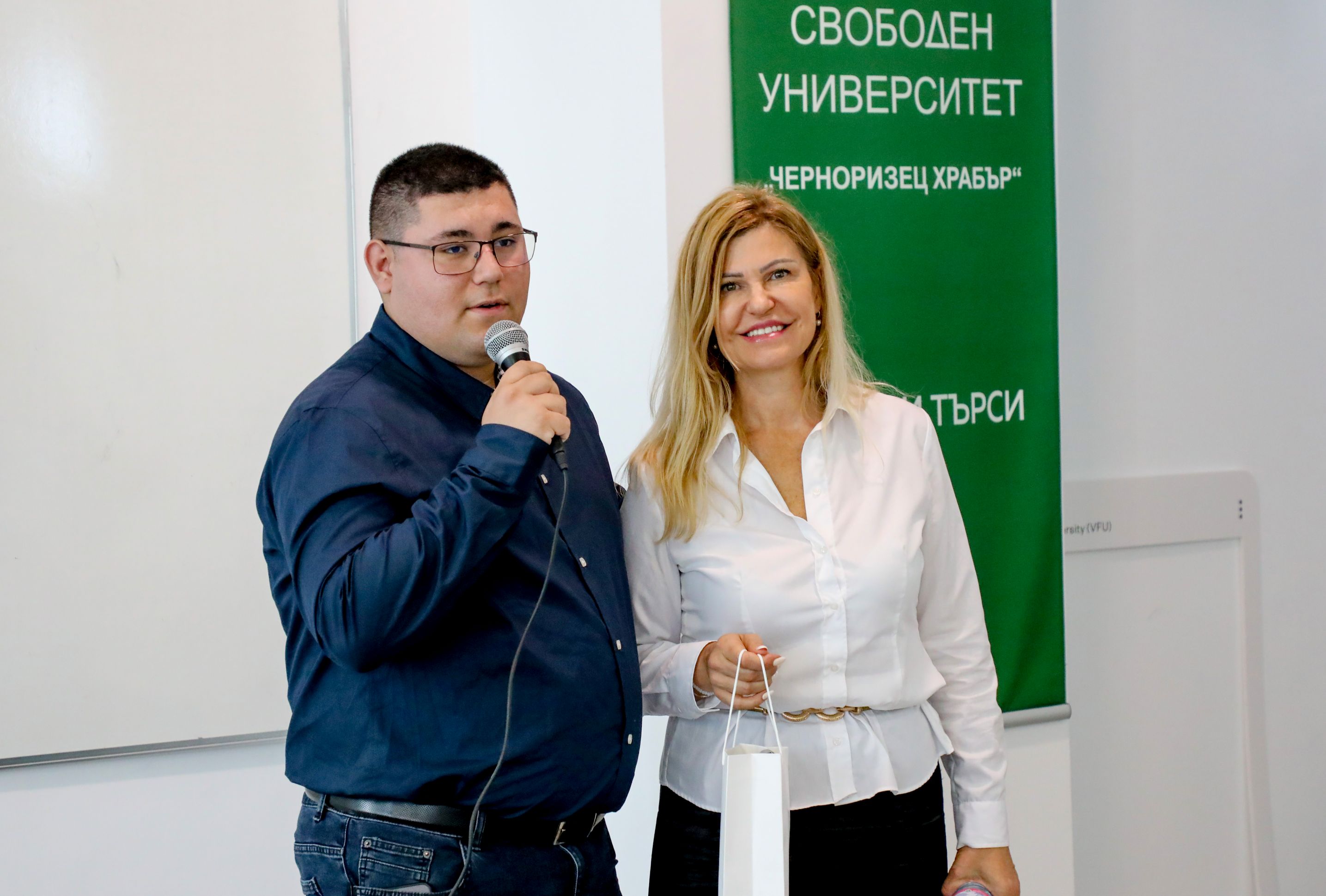 pic of Irena Sokolova with the chairman of the student coucil